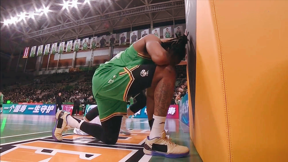 体育平台-山东男篮硬气！硬杠裁判争议，险胜辽宁男篮，高诗岩末节霸气12分